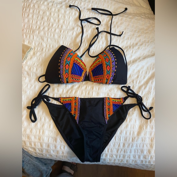 Cover ups and bathing suits - Picture 7 of 10